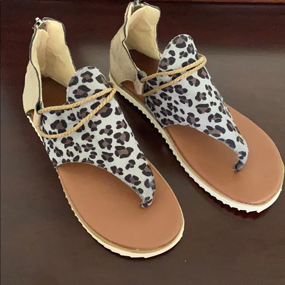 Animal print Gladiator Sandals 7.5 - Picture 2 of 5